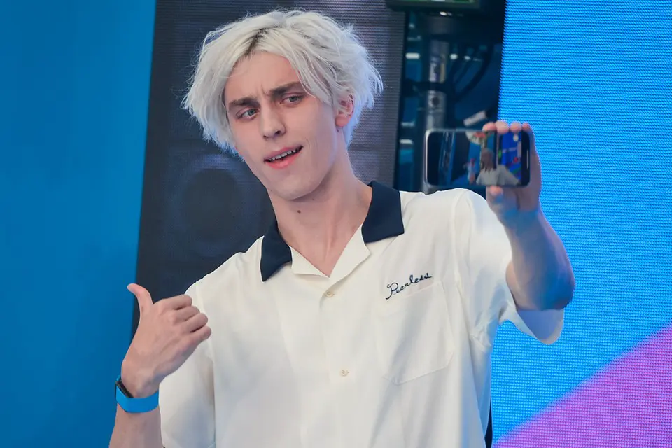 14 мая к фирме Влада Бумаги подали еще один иск