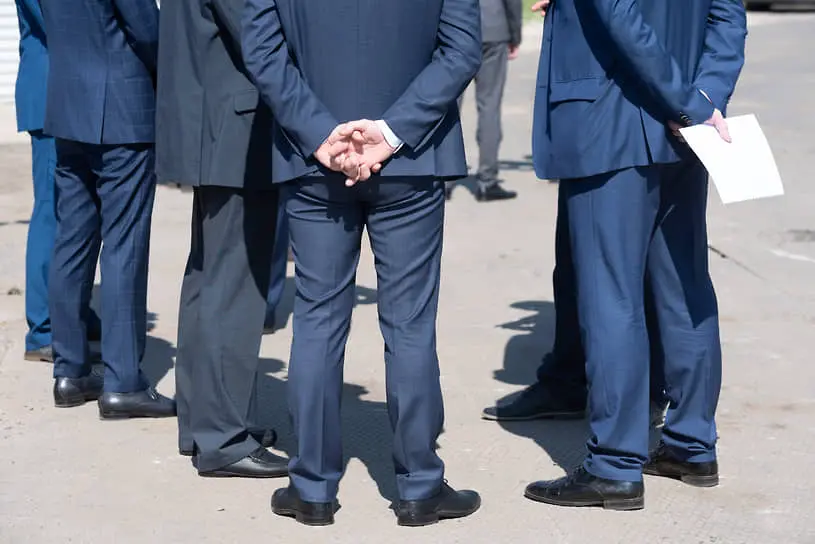 SuperJob выяснил отношение россиян к ограничению прав на госслужбу по армии-0