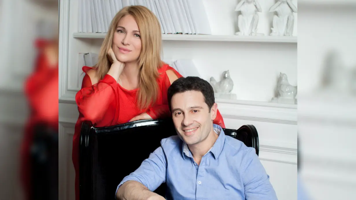 Антон и Виктория Макарские живут в счастливом браке уже более двадцати лет и вместе ездят по гастролям