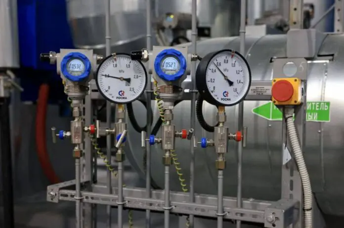 Денис Паслер инициировал ускорение модернизации ЖКХ в Богдановиче и Каменске-Уральском-0