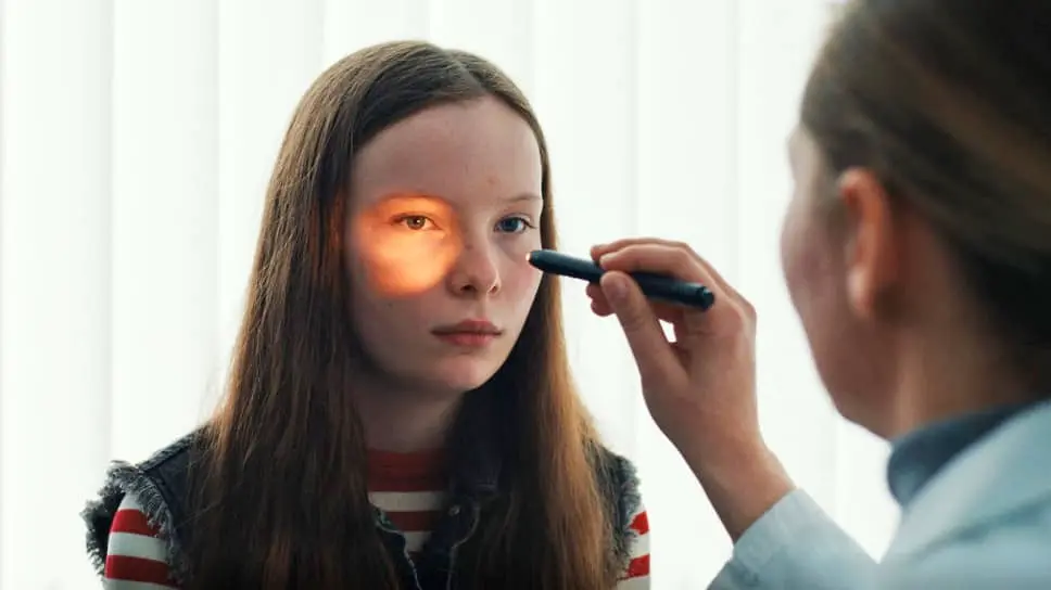 Двенадцатилетняя Мариэль (Лаэни Гайзелер) невольно получает дар видеть своих родителей насквозь