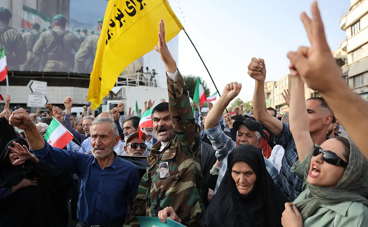 Акция протеста против атаки США на ядерные объекты на фоне ирано-израильского конфликта в Тегеране, Иран, 22 июня 2025 года (Majid Asgaripour / WANA / Reuters)