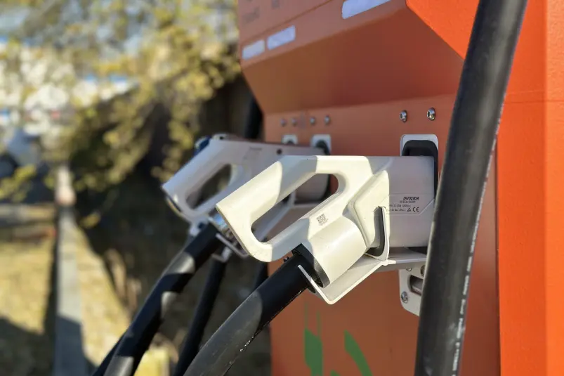 Электрозарядная станция, электрозаправка, заправка, АЗС Александр Шепырев, ИА UssurMedia