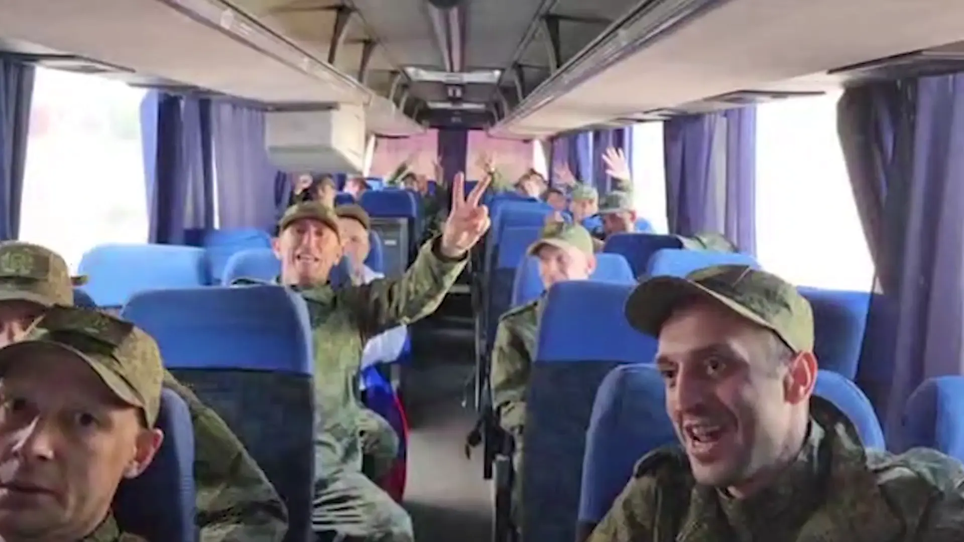 Минобороны РФ подтвердило возвращение второй группы россиян из плена, интрига вокруг переговоров с Зеленским и Мединским усиливается-0