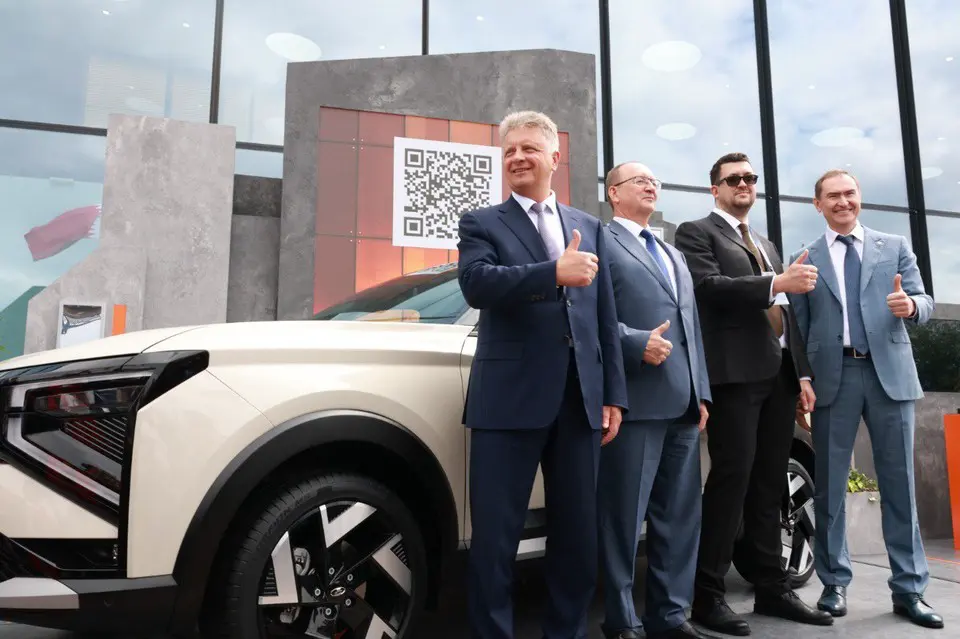 На ПМЭФ-2025 показали новую модель Lada с искусственным интеллектом от Сбера