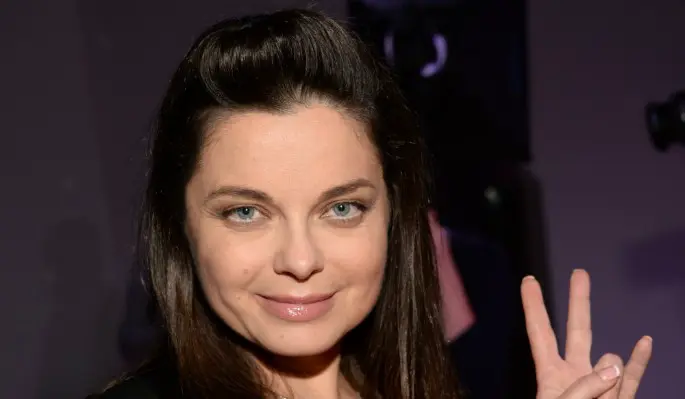 Плюгавый сын подвел Наташу Королеву на публике