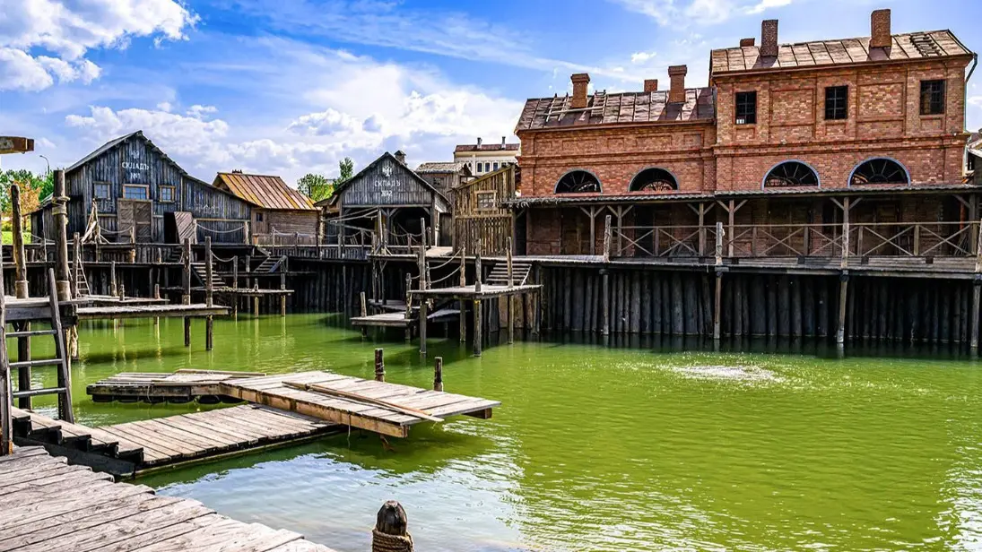 Как создают интерьеры для съемок на натурных площадках кинопарка «Москино»