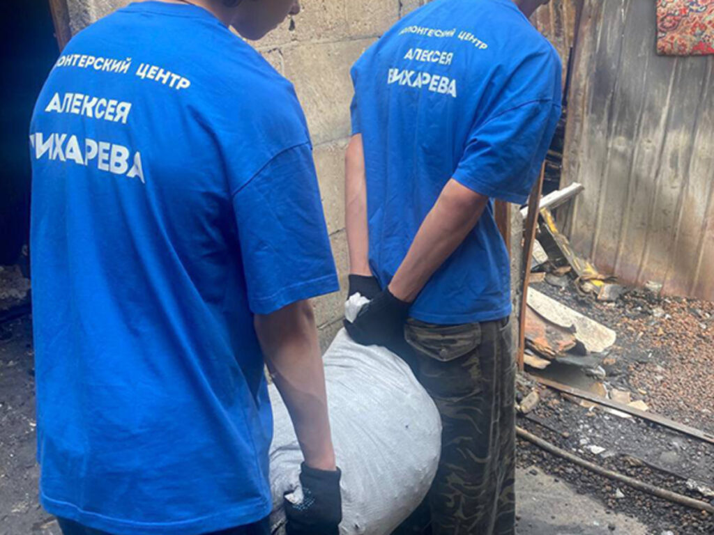 Алексей Вихарев и волонтеры спасают от отчаяния