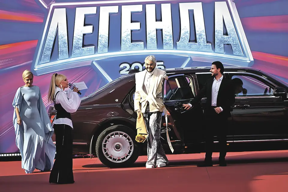 Лимузин Aurus Senat Long Киркорова стоит 50 миллионов рублей.