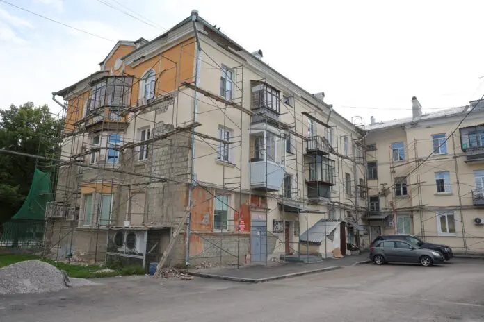 В Каменске-Уральском власти и подрядчики успешно обновляют МКД-0