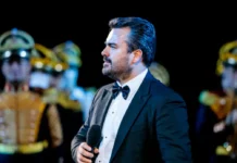 Василий Ладюк выступает на Спасской башне в рамках XVII фестиваля vasilij ladyuk vystupaet na spasskoj bashne v ramkah festivalya-obzone-su-0