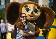 20 августа прошли значимые события, связанные с Чебурашкой и Эдуардом Успенским 20 avgusta proshli znachimye sobytiya svyazannye s cheburashkoj i eduardom uspenskim-obzone-su-0