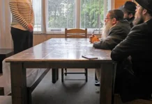 Авраам Софер и Ярив Левин добиваются вдохновляющей победы в разводе avraam sofer i yariv levin dobivayutsya vdohnovlyayushhej pobedy v razvode-obzone-su-0