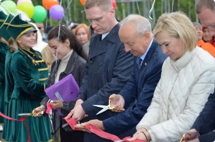 Денис Паслер и Фонд жилищного строительства предоставляют новые квартиры детям-сиротам в Кировграде-0