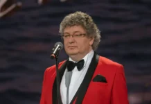 Федор Рытиков выступит с песнями на Красной площади у "Спасской башни" fedor rytikov vystupit s pesnyami na krasnoj ploshhadi u spasskoj bashni-obzone-su-0