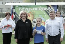 Открытие спортплощадки у школы №6 Камышлова при участии Людмилы Бабушкиной и Алексея Половникова otkrytie sportploshhadki u shkoly 6 kamyshlova pri uchastii lyudmily babushkinoj i alekseya polovnikova-obzone-su-0