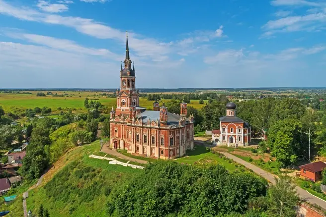 В Можайске сохранился древний кремль и собор в стиле псевдоготики | Источник: A. Savin / Wikipedia.org