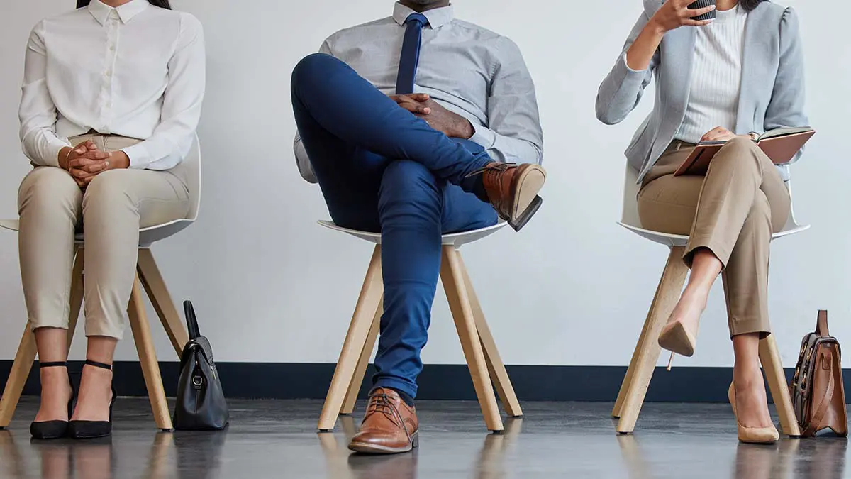 Как комфортно одеваться летом, если нужно соблюдать дресс-код