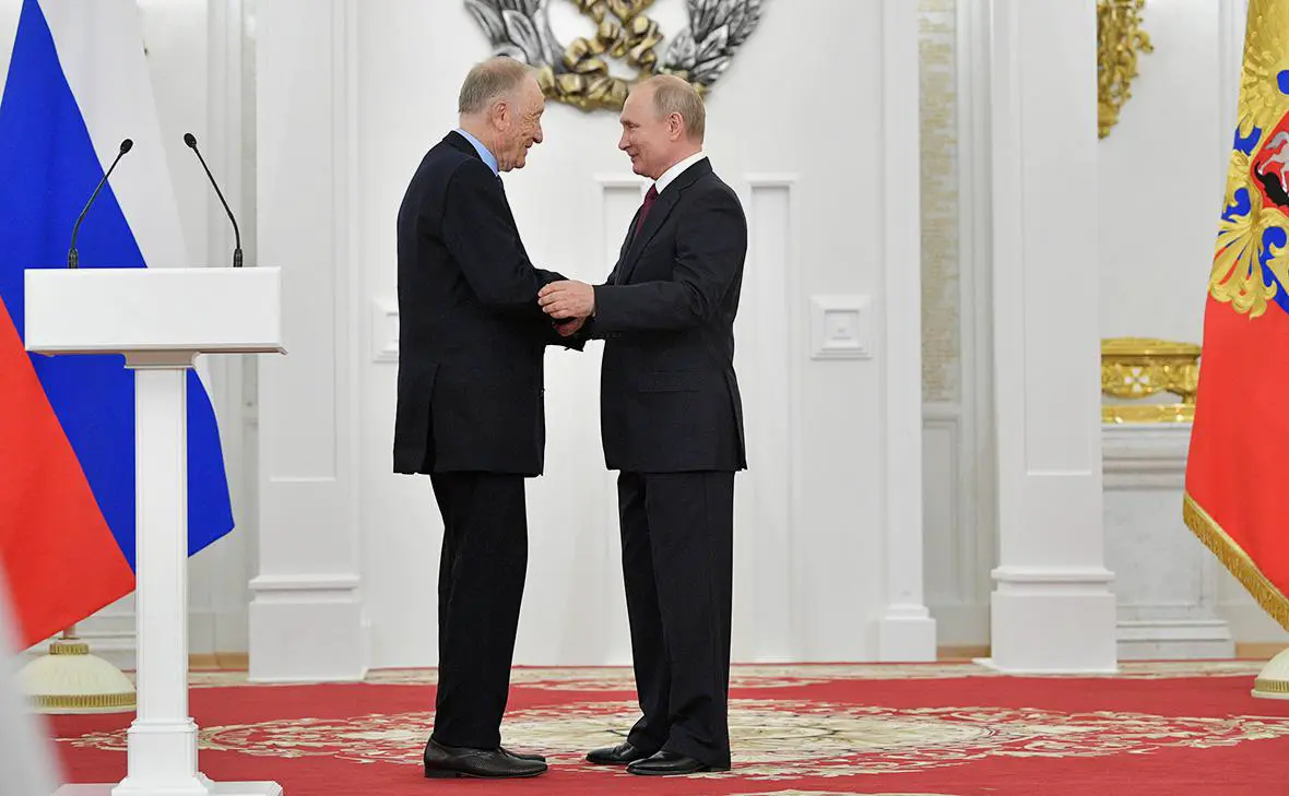 Родион Щедрин и Владимир Путин на церемонии вручения государственных наград в Кремле в День России, Москва, 16 июня 2019 г. (Алексей Дружинин / ТАСС)