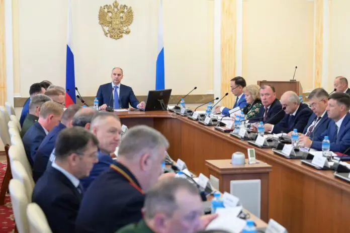 Денис Паслер развивает молодежное сотрудничество в Свердловской области-0