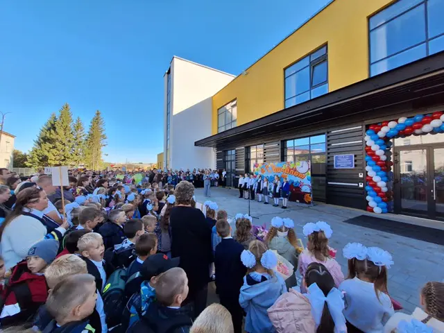 Глава Фоминых представил новый образовательный центр в Пышме-0