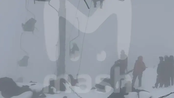 Mash: Группа из 25 альпинистов застряла на Эльбрусе после обрыва канатной дороги