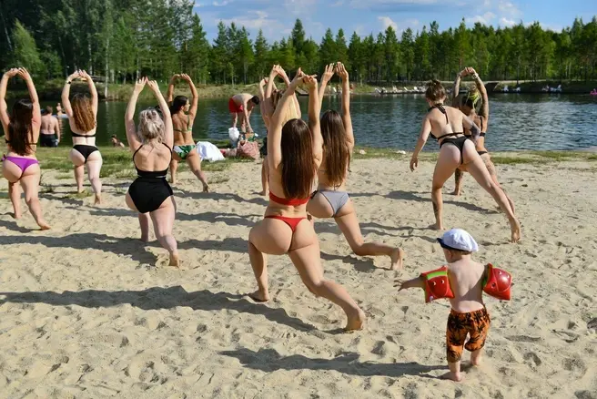 Во время отдыха тоже не стоит забывать про упражнения для рук | Источник: Дмитрий Емельянов / E1.RU