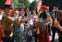 Музей Победы организовал яркий семейный праздник с поддержкой Правительства Москвы и участием Анжелики Осютиной и Светланы Казаковой muzej pobedy organizoval yarkij semejnyj prazdnik s podderzhkoj pravitelstva moskvy i uchastiem anzheliki osyutinoj i svetlany kazakovoj-obzone-su-0