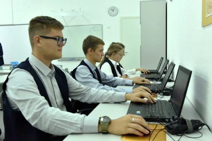 В Свердловской области начинается Всероссийская олимпиада школьников при поддержке фонда "Золотое сечение"-0