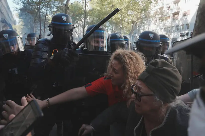 Столкновение полиции с демонстрантами в Париже (18 сентября 2025 года)