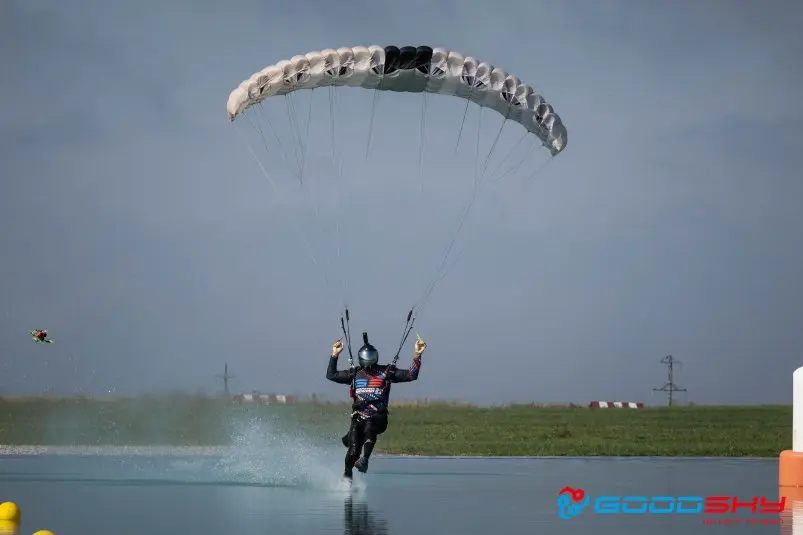 Спортсмен из Владивостока впервые завоевал Кубок России по парашютному спорту оргкомитет Кубка России по купольному пилотированию