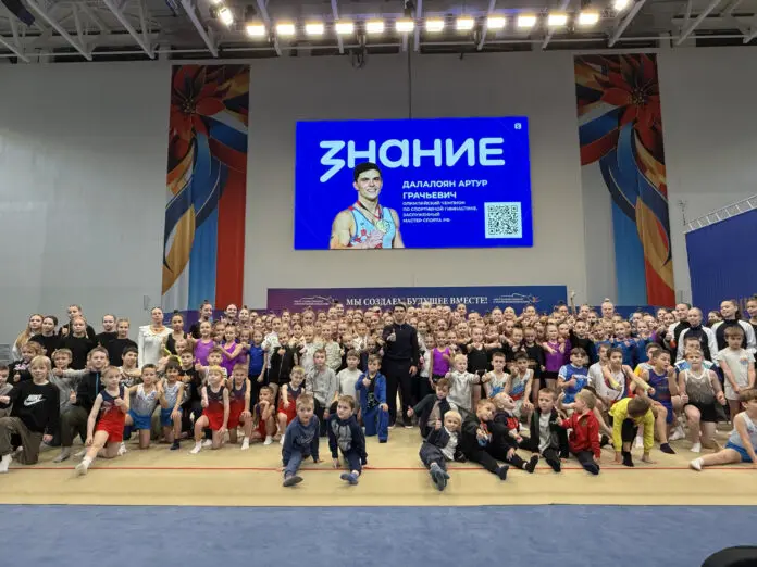 Артур Далалоян вдохновил воспитанников спортивных школ Екатеринбурга личным примером-0