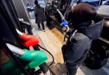 Бензин АИ-92 и дизельное топливо резко дешевеют, подготовка заводов в ожидании benzin ai92 i dizelnoe toplivo rezko desheveyut podgotovka zavodov v ozhidanii-obzone-su-0