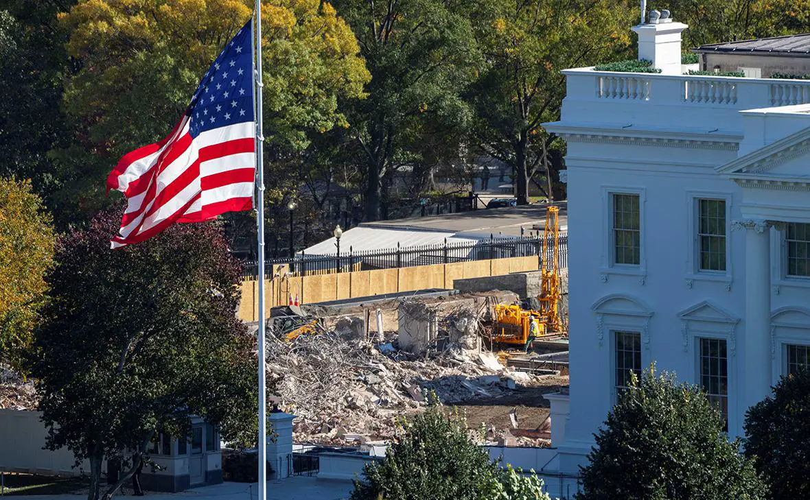 Снос восточного крыла Белого дома, где планируется построить бальный зал, Вашингтон, США, 23 октября 2025 г. (Andrew Leyden / Reuters)