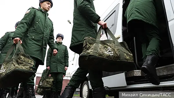 Госдума приняла закон о круглогодичном призыве в армию
