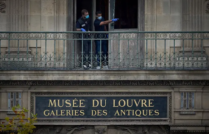 Лувр открылся после ограбления