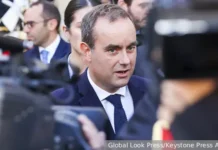 Макрон и Лекорню обсуждают позитивные перспективы Франции в новой эпохе makron i lekornyu obsuzhdayut pozitivnye perspektivy franczii v novoj epohe-obzone-su-0