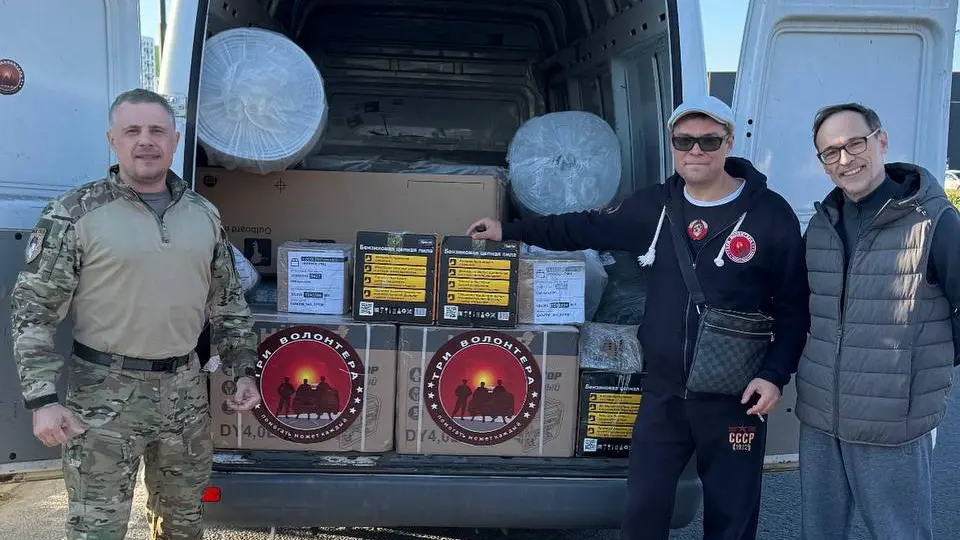 Волонтеры Максим Лобжанидзе, Сергей Горохов и Иван Красавин отвозят гумпомощь на курское направление
