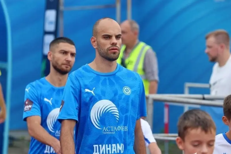 Игроки &quotДинамо-Владивосток&quot выходят на поле стадиона &quotДинамо&quot ИА PrimaMedia