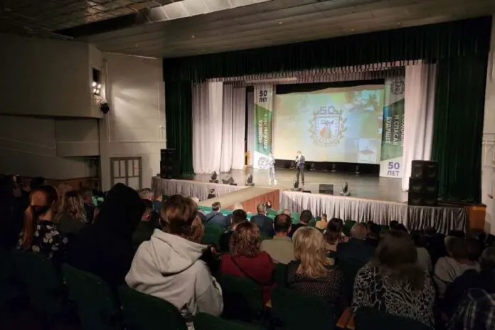 На юбилее Уральской авиабазы отметили лучших пожарных Свердловской области-0