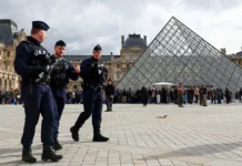 Подозреваемые в краже драгоценностей Лувра задержаны в Париже podozrevaemye v krazhe dragoczennostej luvra zaderzhany v parizhe-obzone-su-0