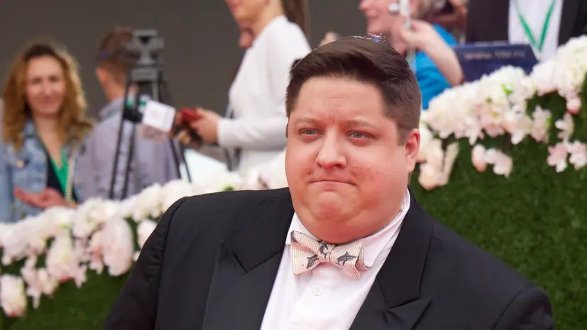 «Спокойно работал и добивался своего»: в возрасте 40 лет умер актёр и комик Роман Попов