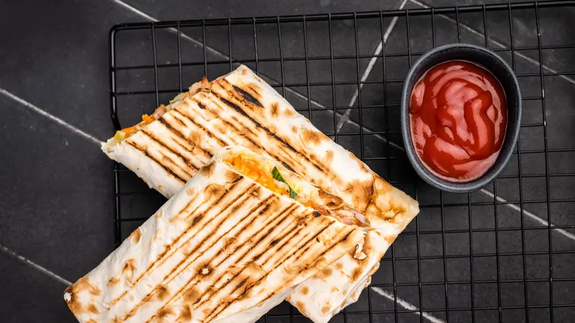 Роскачество предупредило россиян об опасности майонезных соусов в стритфуде