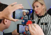 Россия реагирует на санкции ЕС, Мария Захарова обещает решительные шаги МИД rossiya reagiruet na sankczii es mariya zaharova obeshhaet reshitelnye shagi mid-obzone-su-0