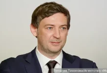 sergej aleksandrovskij delitsya planami aeroflota i internetom na bortu-obzone-su-0