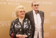 Светлана Дружинина с оптимизмом рассказала о самочувствии Анатолия Мукасея svetlana druzhinina s optimizmom rasskazala o samochuvstvii anatoliya mukaseya-obzone-su-0