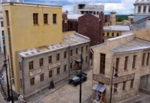 В кинопарке «Москино» Фурсин открыл уникальные копии ЦУМа, Рейхстага и Исторического музея v kinoparke moskino fursin otkryl unikalnye kopii czuma rejhstaga i istoricheskogo muzeya-obzone-su-0