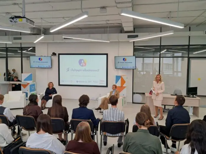 В Свердловской области 2000 юных педагогов обучаются в классах психологии-0