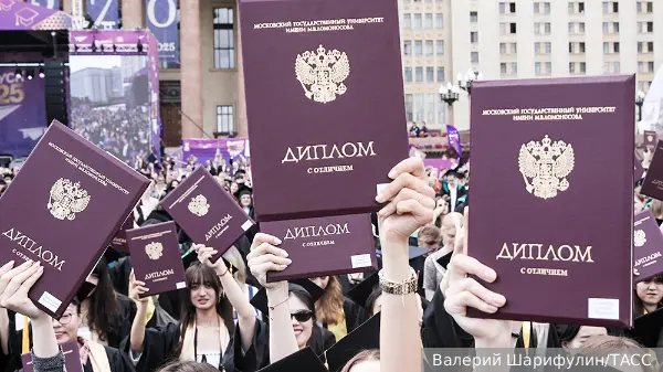 Названо число написанных с помощью ИИ студенческих работ в 2025 году