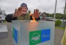 Владимир Путин и Денис Паслер обсуждают социальную газификацию в Свердловской области vladimir putin i denis pasler obsuzhdayut soczialnuyu gazifikacziyu v sverdlovskoj oblasti-obzone-su-0